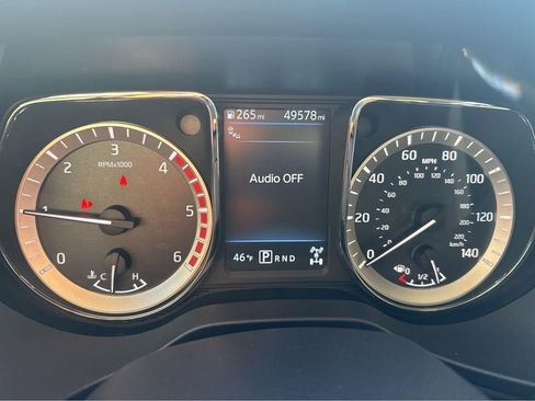 Used 2019 Nissan Titan SL w/ Chrome Package AWD/4WD image 3