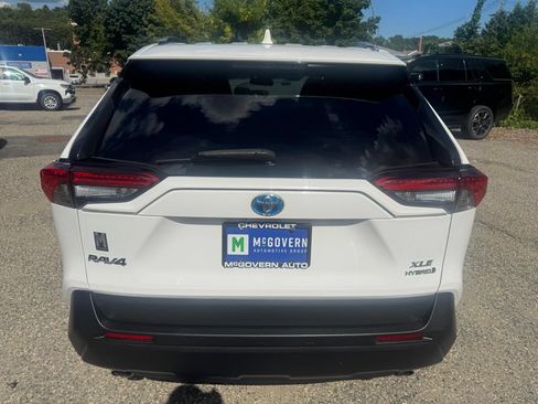 Used 2021 Toyota RAV4 XLE AWD/4WD image 5