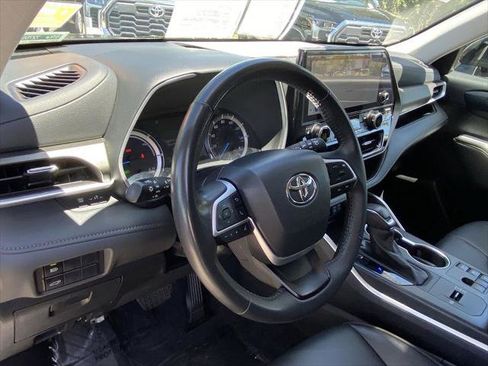 Certified 2024 Toyota Highlander XLE AWD/4WD image 21