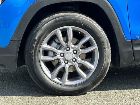 Used 2024 GMC Terrain SLT image 31