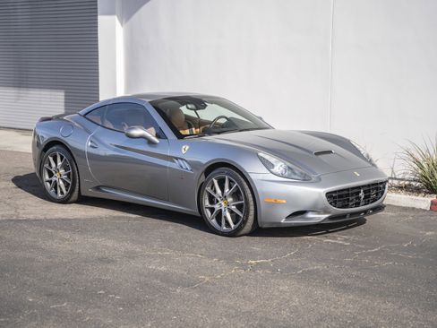 Used 2010 Ferrari California image 12