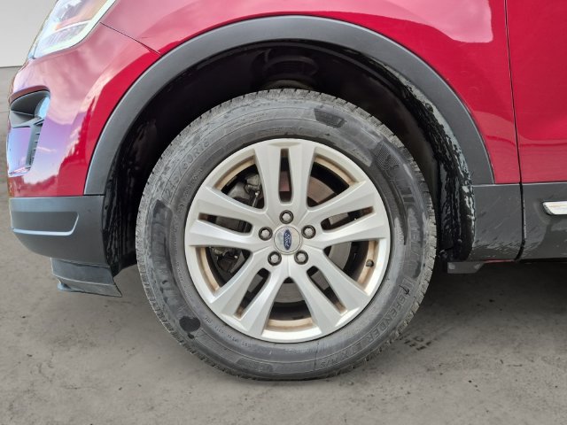 Used 2018 Ford Explorer XLT w/ Equipment Group 202A AWD/4WD image 9