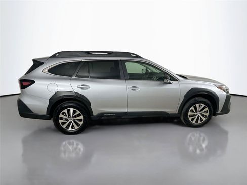 Used 2025 Subaru Outback Premium AWD/4WD image 17
