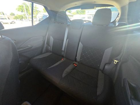 Used 2018 Nissan Kicks SV FWD image 10