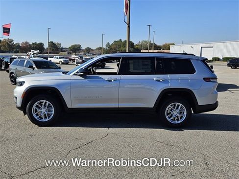 New 2025 Jeep Grand Cherokee L Laredo image 4