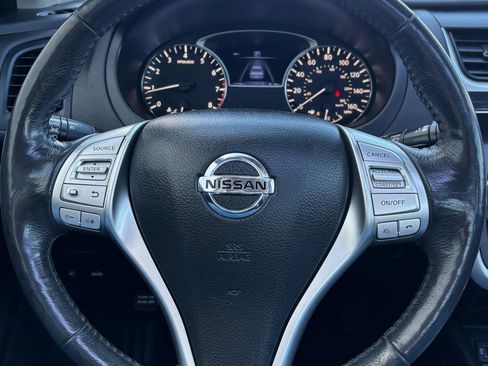 Used 2017 Nissan Altima 2.5 SL w/ Moonroof Package image 10