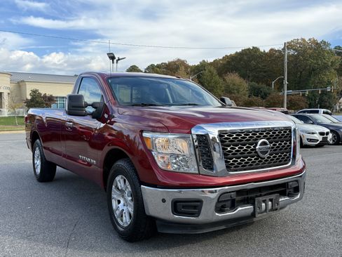 Used 2018 Nissan Titan SV w/ SV Utility Package image 3