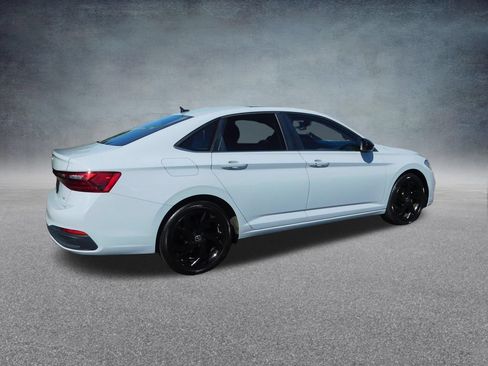 Used 2025 Volkswagen Jetta SE FWD image 3