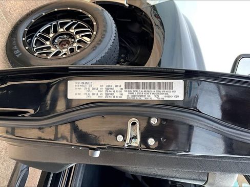 Used 2019 RAM 1500 Classic SLT AWD/4WD image 28