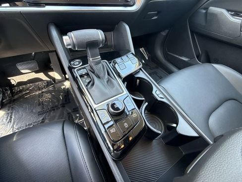 Used 2025 Kia Sportage EX image 21