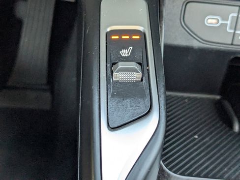 Certified 2025 Kia Sorento S image 28