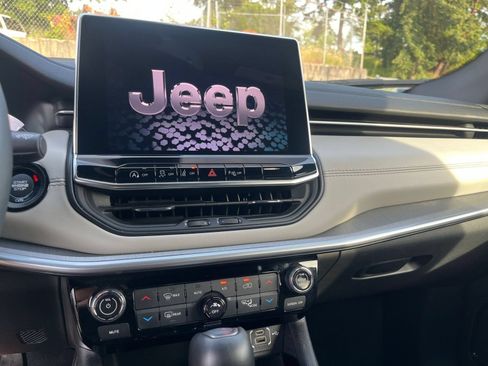 Used 2025 Jeep Compass Limited AWD/4WD image 19