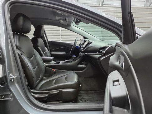 Used 2018 Chevrolet Volt Premier w/ Driver Confidence Package FWD image 14