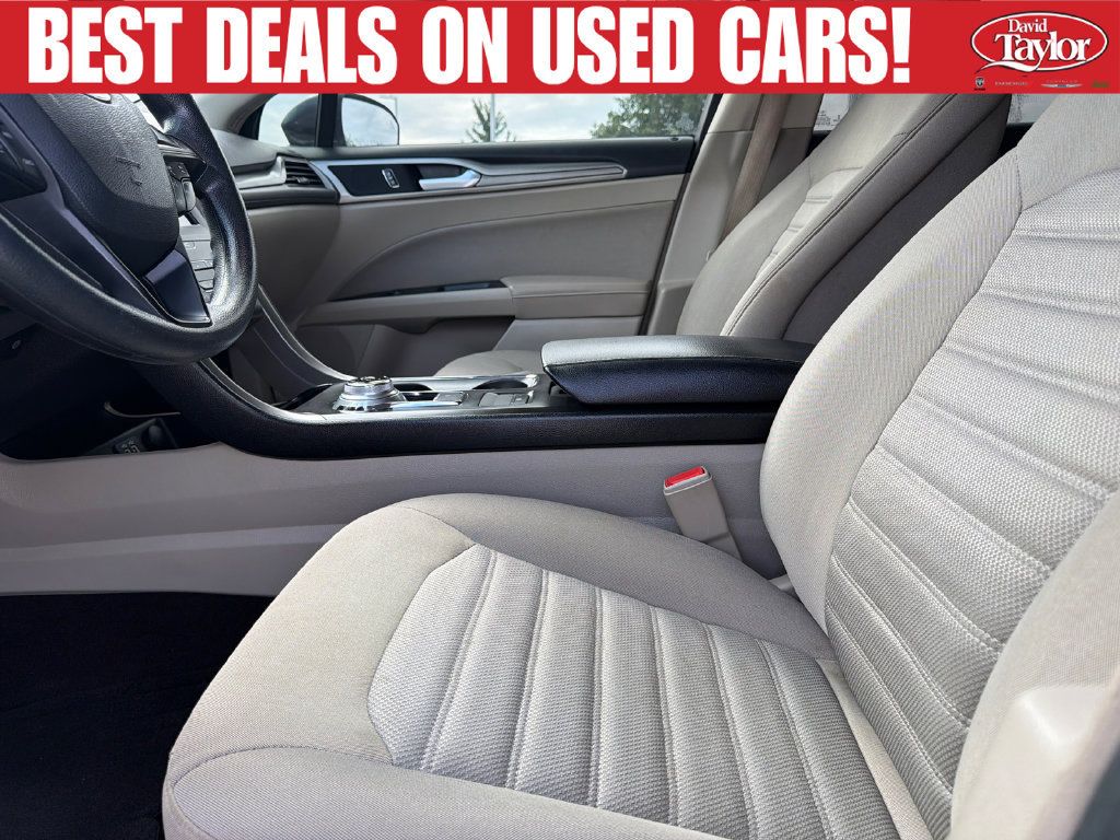 Used 2019 Ford Fusion SE FWD image 12
