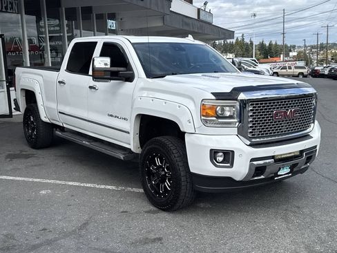 Used 2015 GMC Sierra 3500 Denali w/ Duramax Plus Package AWD/4WD image 11