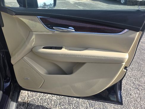 Used 2017 Cadillac XT5 Luxury w/ Driver Awareness Package image 16