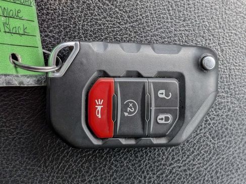 Used 2024 Jeep Gladiator Mojave w/ Safety Group AWD/4WD image 30