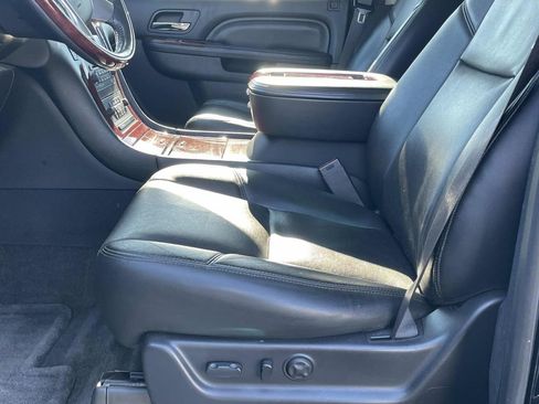 Used 2013 Cadillac Escalade Luxury image 19