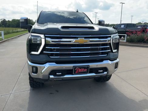 Used 2025 Chevrolet Silverado 2500 LTZ w/ LTZ Premium Package AWD/4WD image 3