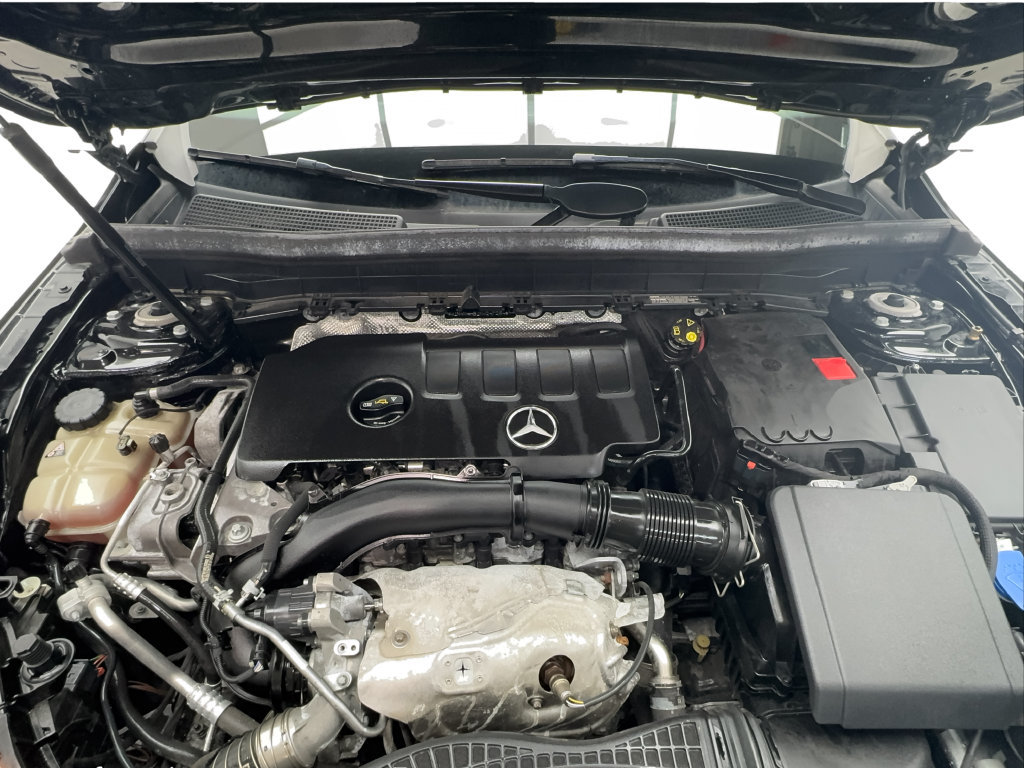 Used 2022 Mercedes-Benz GLB 250 4MATIC w/ Premium Package Lite image 19