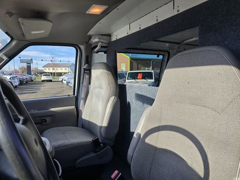 Used 2002 Ford E-250 and Econoline 250 E-250 image 30