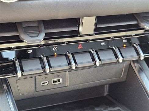 New 2025 GMC Canyon Elevation w/ Convenience Package image 18