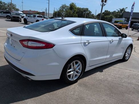 Used 2016 Ford Fusion SE FWD image 4