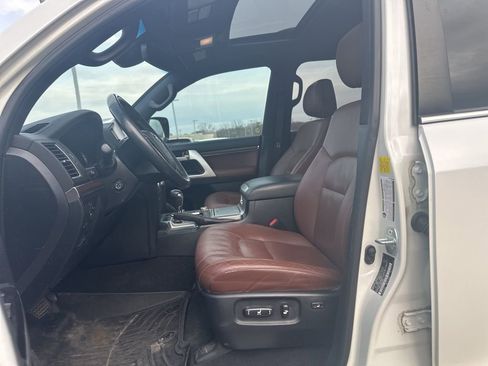 Used 2021 Toyota Land Cruiser image 9