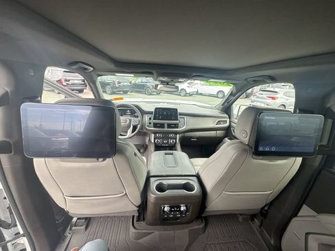 Used 2023 GMC Yukon XL SLT w/ SLT Premium Package AWD/4WD image 20
