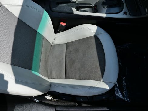 Used 2004 BMW Z4 2.5i image 32