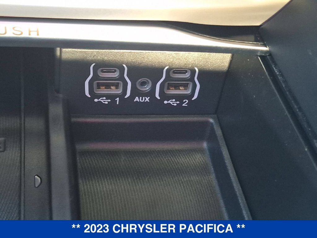 Used 2023 Chrysler Pacifica Limited FWD image 27