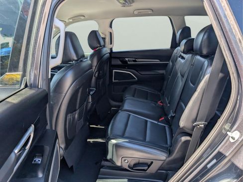 Used 2020 Kia Telluride LX FWD image 31