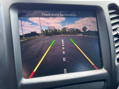 Used 2016 Jeep Cherokee Latitude AWD/4WD image 19