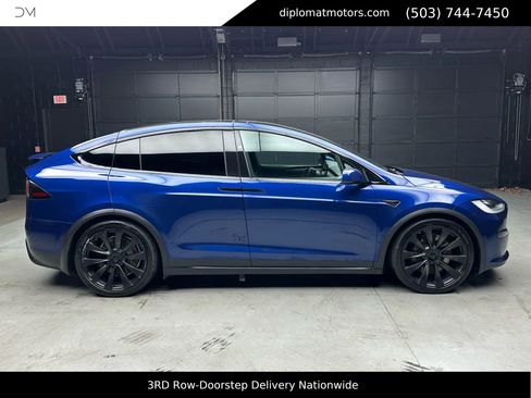 Used 2022 Tesla Model X image 8