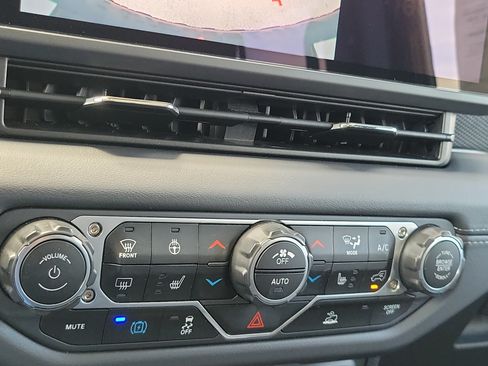 Used 2025 Jeep Wrangler Unlimited Rubicon 4xe w/ Convenience Group AWD/4WD image 22