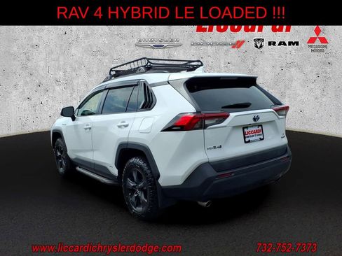 Used 2019 Toyota RAV4 LE w/ Carpet Mat Package AWD/4WD image 4