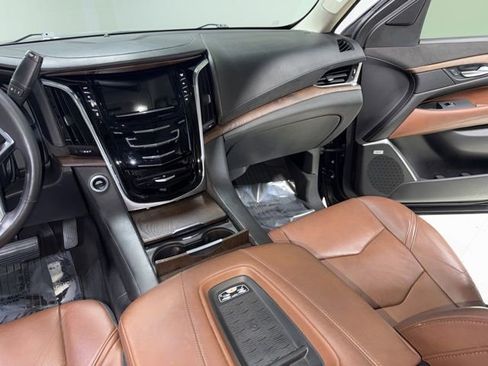 Used 2017 Cadillac Escalade Premium Luxury image 27