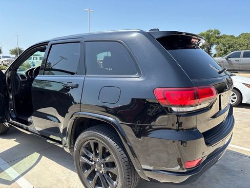 Used 2022 Jeep Grand Cherokee Laredo X RWD image 10