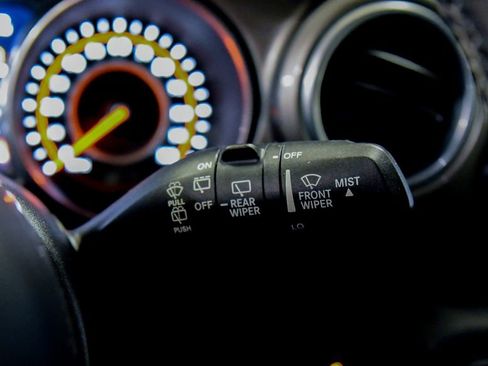 Used 2018 Jeep Wrangler Unlimited Sahara AWD/4WD image 19