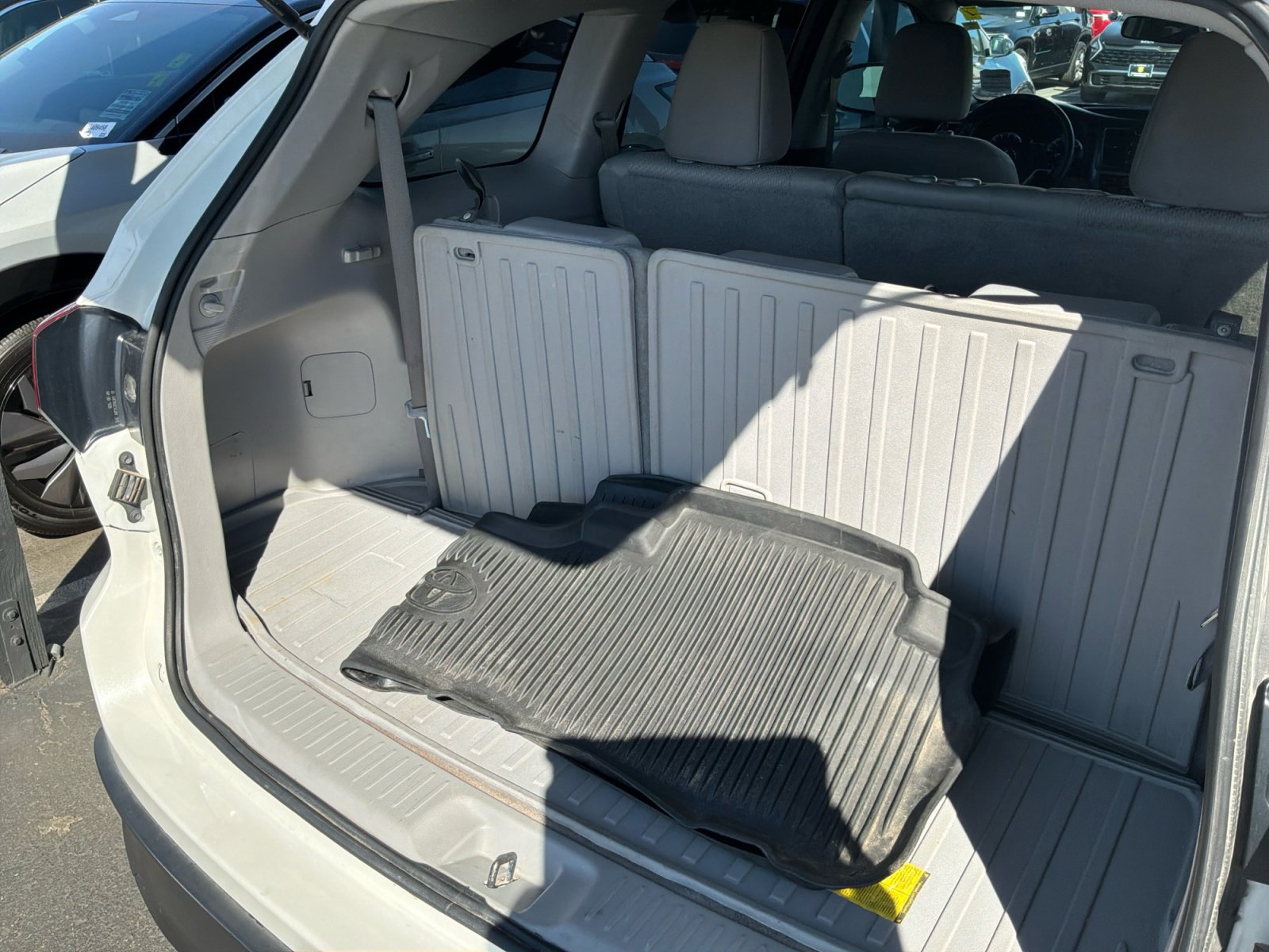 Used 2018 Toyota Highlander LE FWD image 24