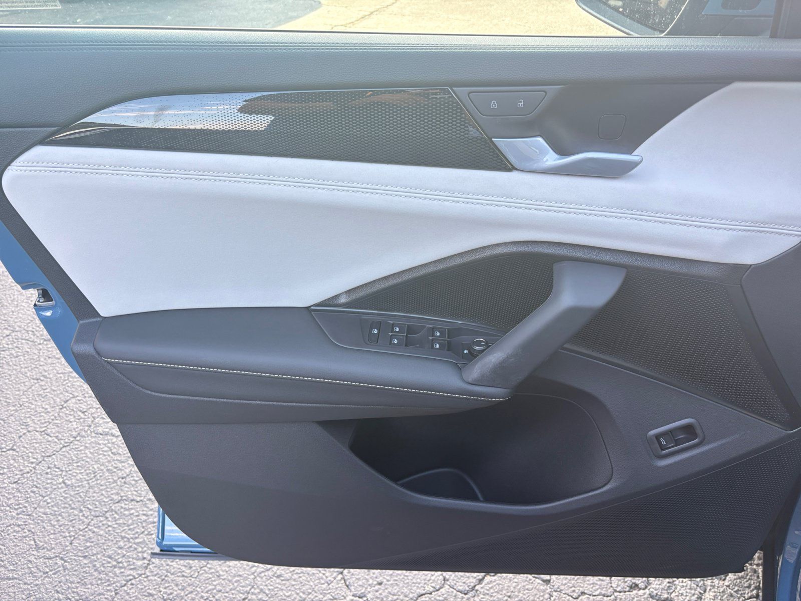 New 2026 Volkswagen Tiguan SE FWD image 26