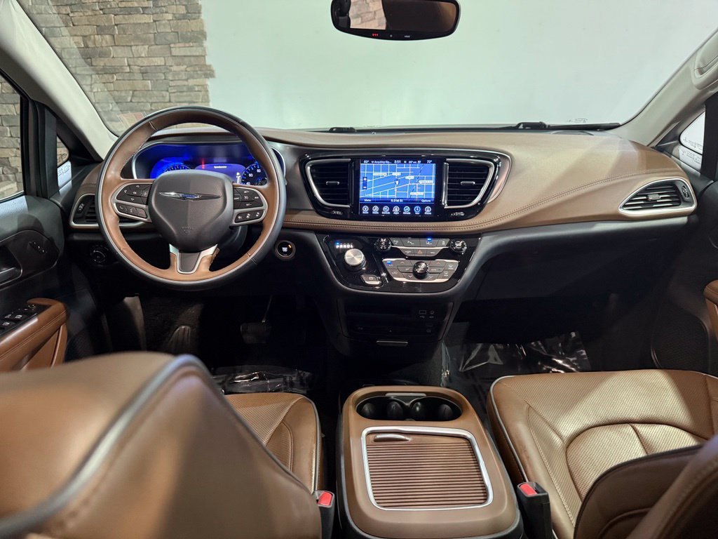 Used 2017 Chrysler Pacifica Limited w/ UConnect Theater Package FWD image 27