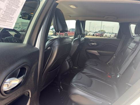 Used 2018 Jeep Cherokee Limited w/ Trailer Tow Group AWD/4WD image 30