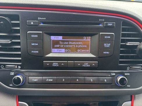 Used 2017 Hyundai Elantra SE image 20