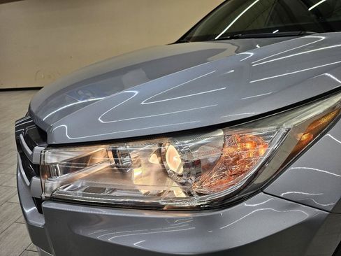 Used 2019 Toyota Highlander XLE FWD image 10