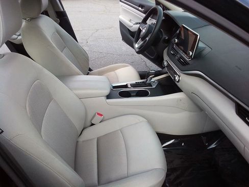 Used 2022 Nissan Altima 2.5 SV image 16