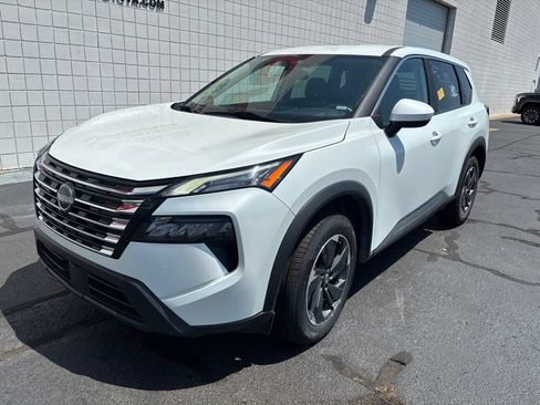 Used 2024 Nissan Rogue SV FWD image 1