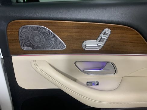 Used 2021 Mercedes-Benz GLS 450 4MATIC image 42