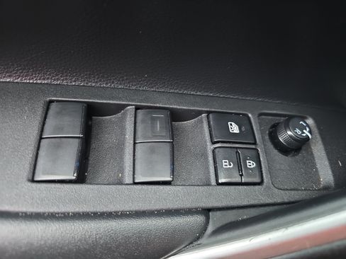Used 2025 Toyota Corolla Cross XLE AWD/4WD image 24