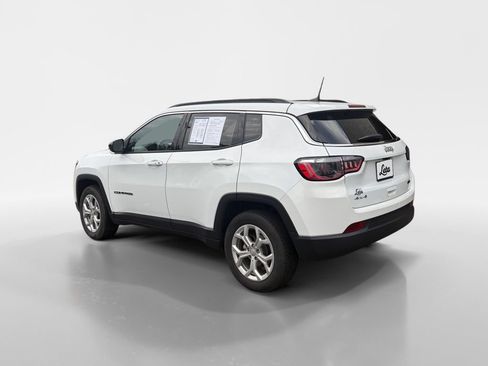 Used 2024 Jeep Compass Latitude AWD/4WD image 6